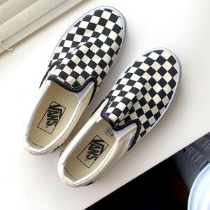 Checkered Vans slip ons🖤🤍